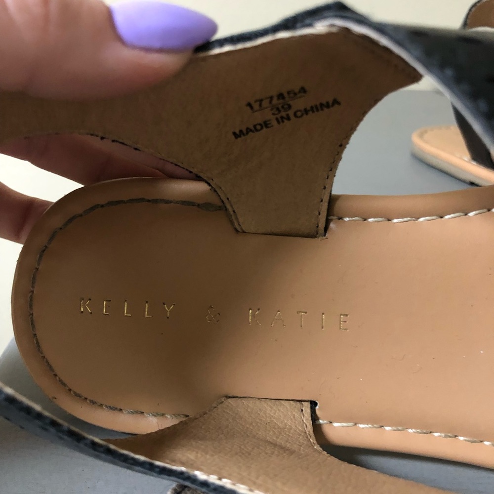 Sandals - Picture 3 of 3
